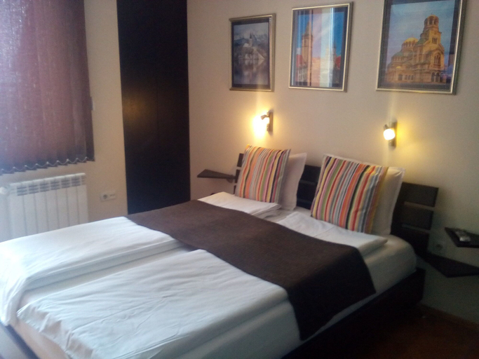 Bedroom 2, Greek Rooms in the City Center, Stolichna