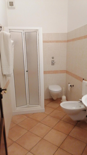 Bathroom 4, Kalura, Trapani