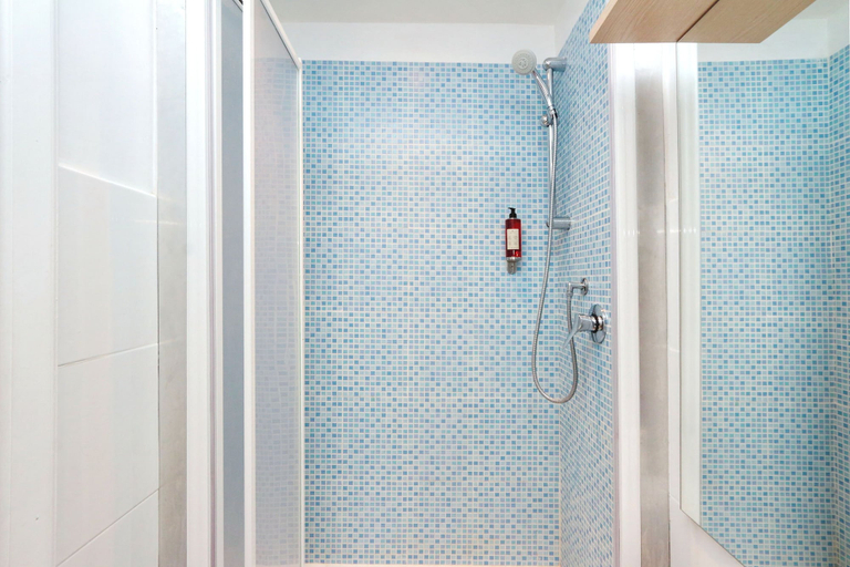 Bathroom 5, Lucky Home, Rome