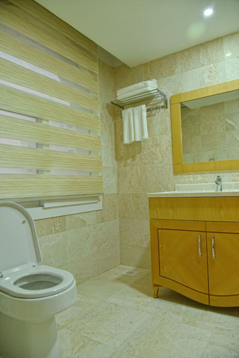 Bathroom 4, Muscat Plaza Hotel, Muttrah