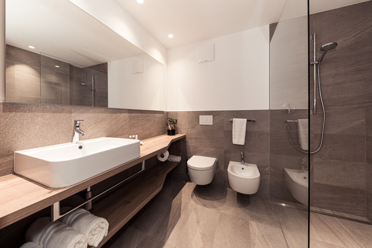 Bathroom 5, Hotel Berghang, Bolzano