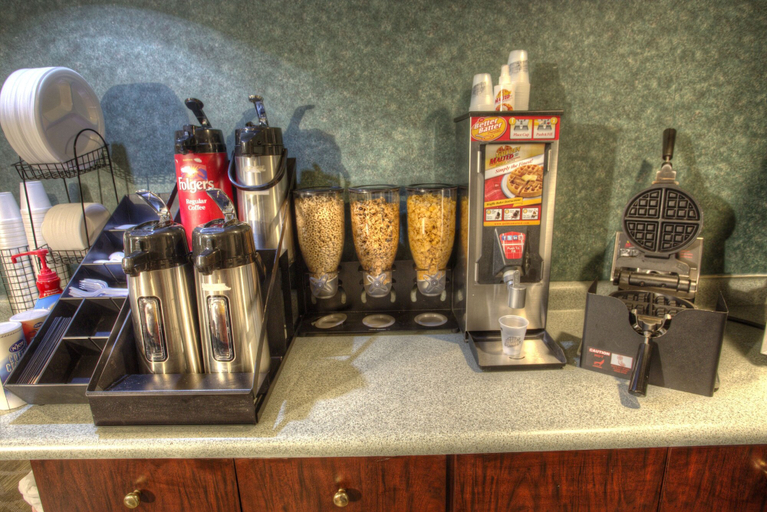 Food & Drinks 4, Econo Lodge Helen, White