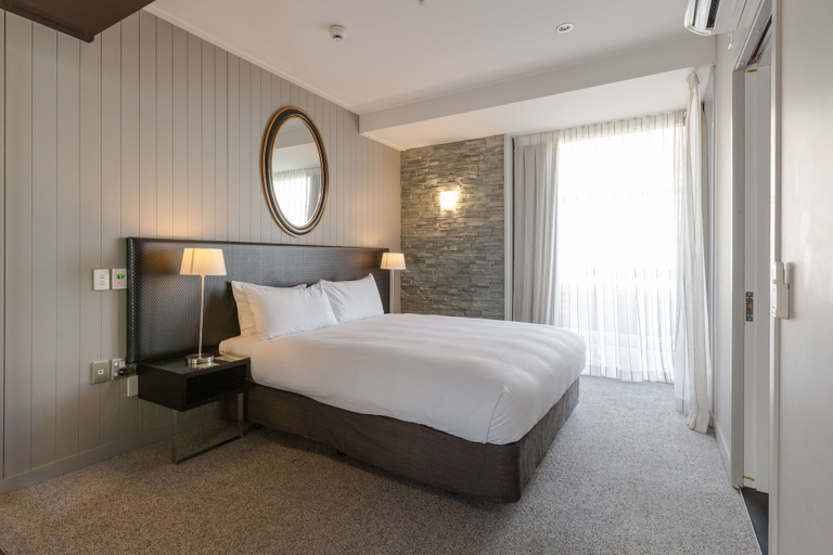 Bedroom 2, DoubleTree by Hilton Queenstown, Queenstown-Lakes