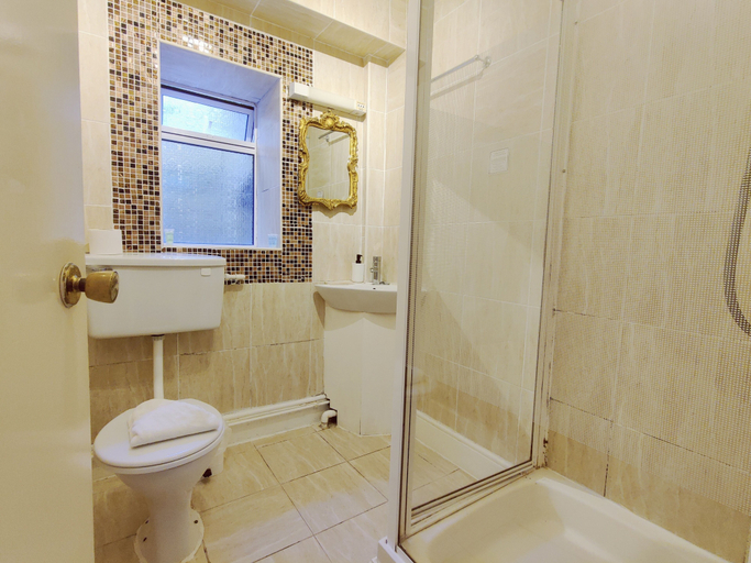 Bathroom 4, Wentworth House Hotel, Bath and North East Somerset