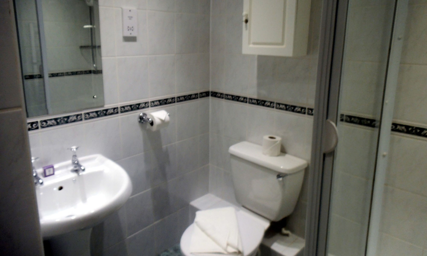 Bathroom 4, Macdonald Plas Talgarth Holiday Resort, Gwynedd