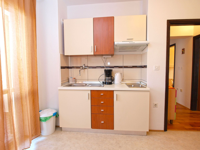 Others 4, Apartment 946, Pula