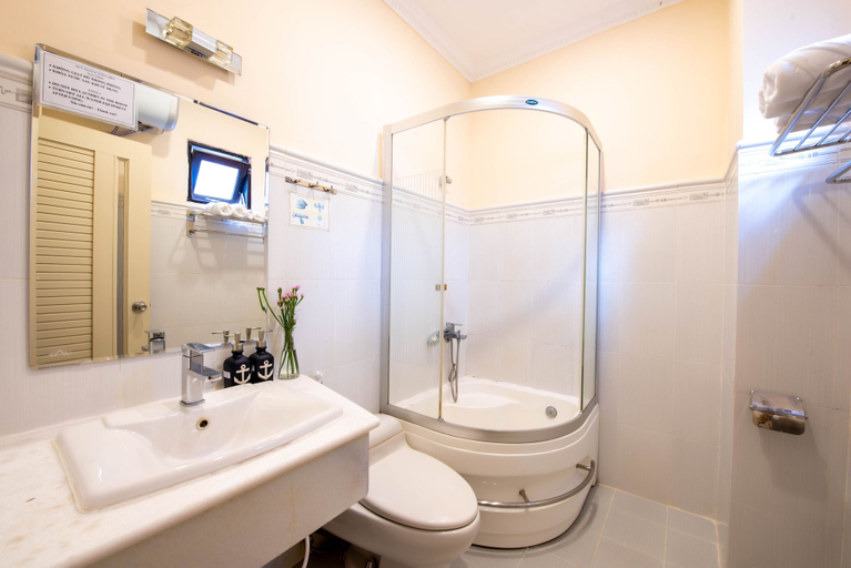 Bathroom 3, Le Petit Paris Hotel Dalat, Đà Lạt