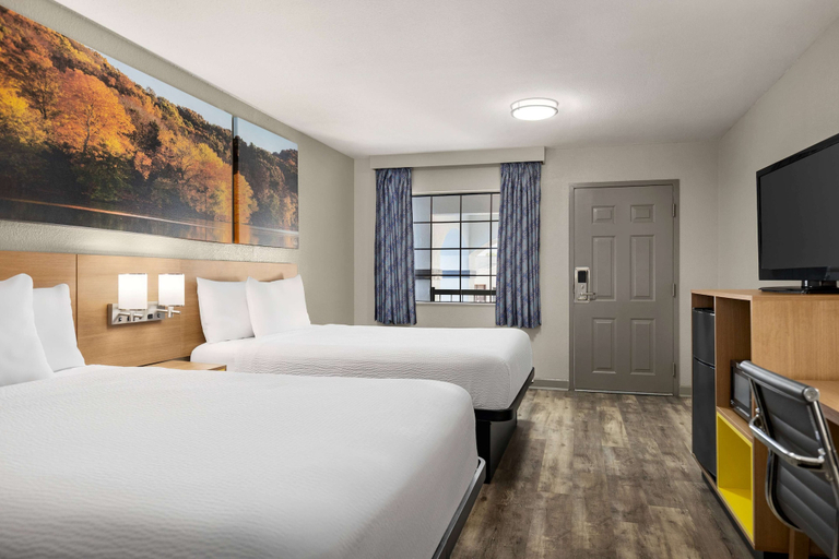 Bedroom 4, Days Inn by Wyndham Fulton, Itawamba
