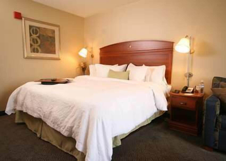 Bedroom 3, Hampton Inn Rutland, Rutland