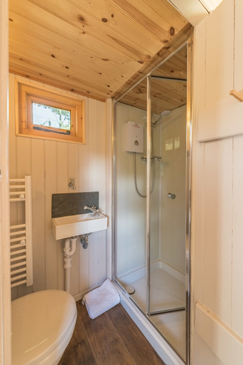 Bathroom 4, Craven Shepherd Huts, North Yorkshire
