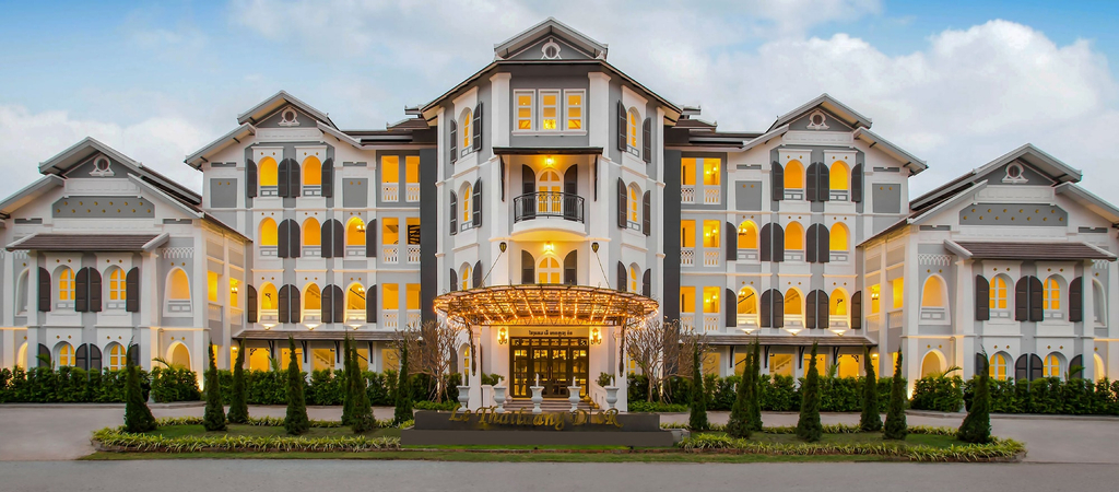 Exterior & Views