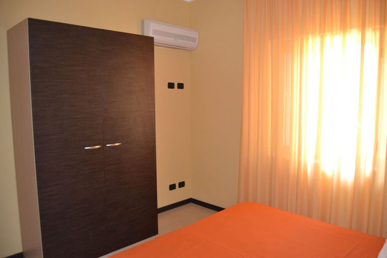 Bedroom 3, Appartamenti La Marina, Cosenza