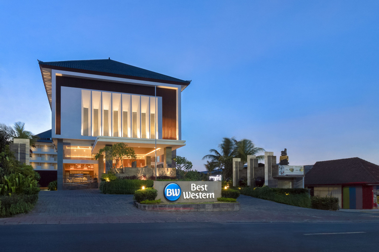 Exterior & Views 24