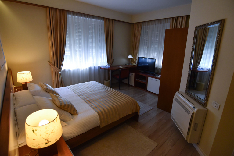 Bedroom 2, Hotel Sokrat, Tiranës