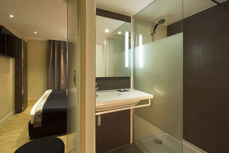 Bathroom 4, Hôtel Brésil Opéra SPA, Paris