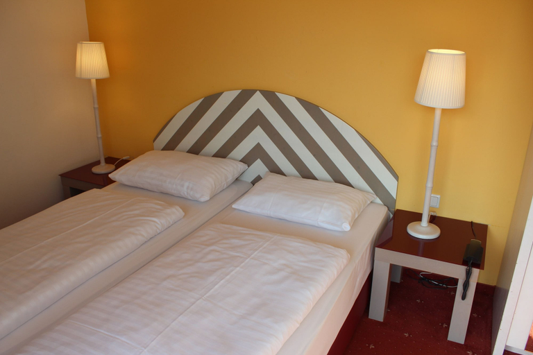 Bedroom 3, Hotel Neutor Express, Salzburg