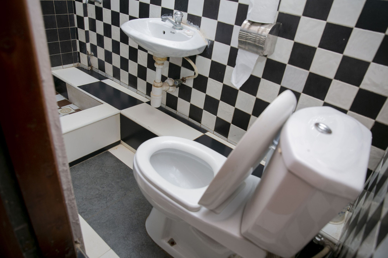 Bathroom 3, Dikab Hotel, Accra