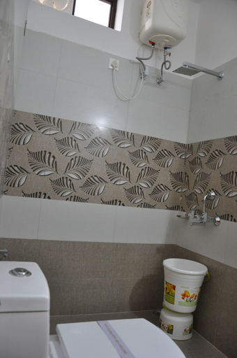 Bathroom 4, Hotel Kss Inn, Dehradun