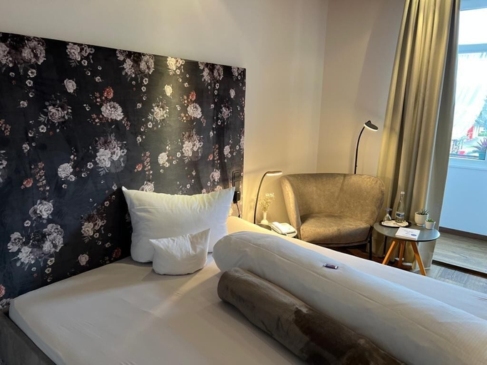 Bedroom 2, Hotel Schwarzwaldhof Gutzweiler, Breisgau-Hochschwarzwald