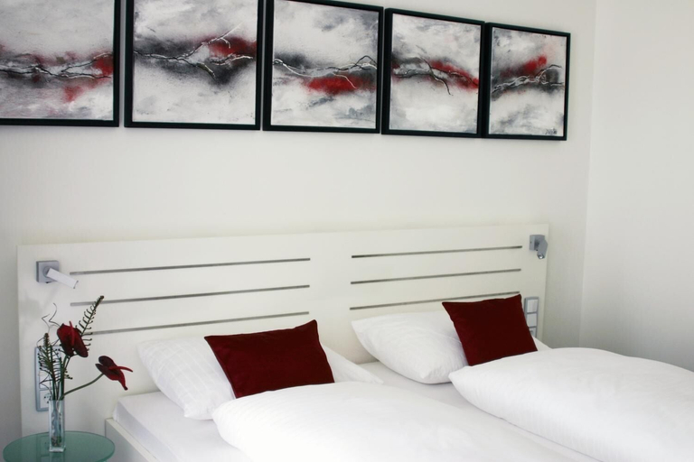 Bedroom 3, Hotel zur Promenade, Donau-Ries