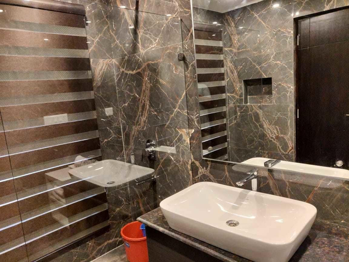 Bathroom 4, Parwati Retreat, Almora