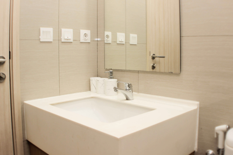 Exterior & Views 2, Cozy Studio at Orange County Apartment By Travelio, Cikarang
