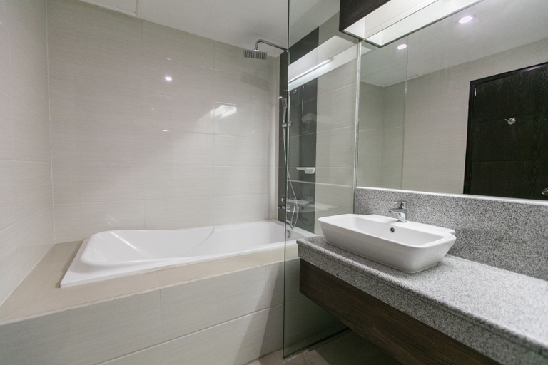 Bathroom 5, La Maja Rica Hotel, Tarlac City