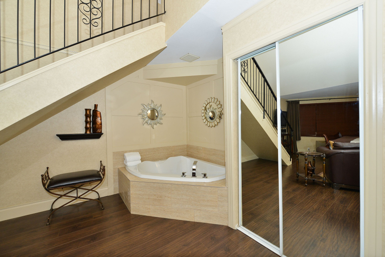Bathroom 3, Prestige Vernon Hotel, North Okanagan