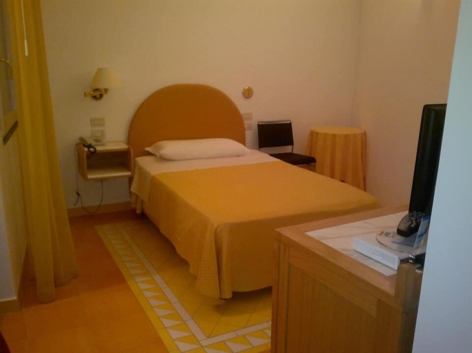Bedroom 3, Grand Hotel San Pietro, Salerno
