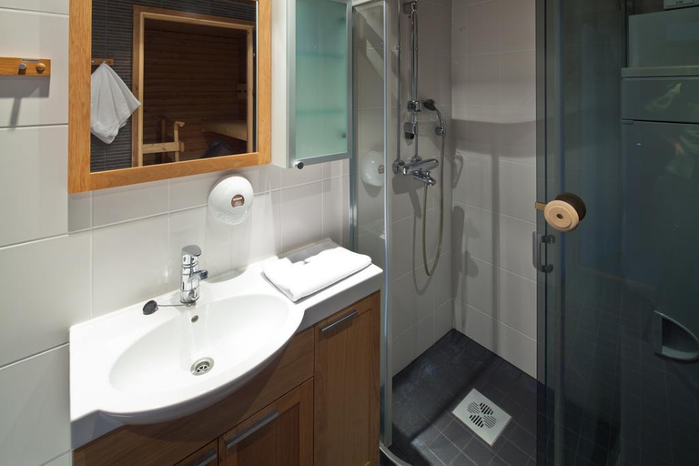 Bathroom, Lapland Hotels Luostotunturi & Amethyst Spa, Lapland