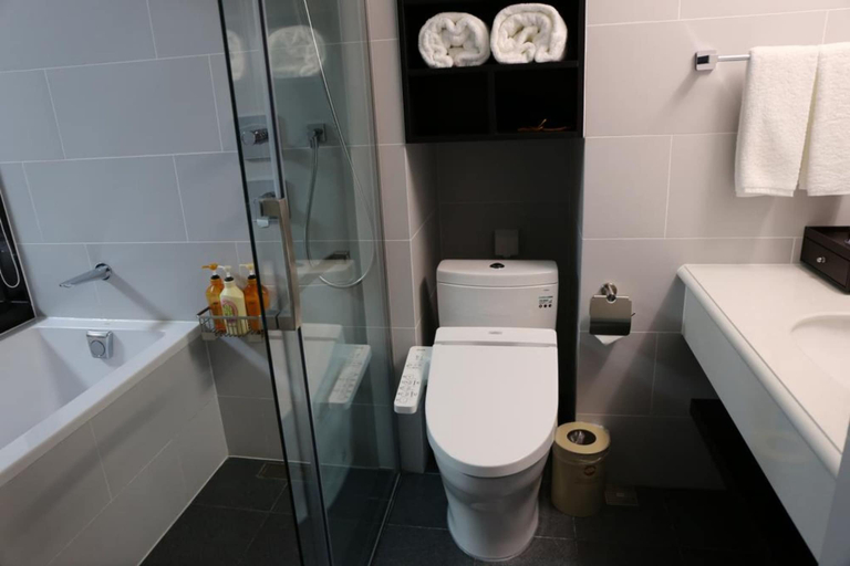 Bathroom 4, Dalian Royal Hotel, Dalian