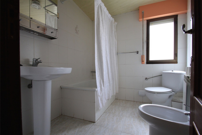 Bathroom, Casa Aniceto I, Asturias
