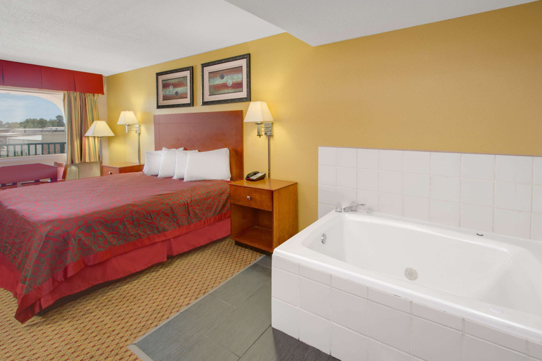 Bedroom 5, Days Inn by Wyndham Gulfport, Harrison