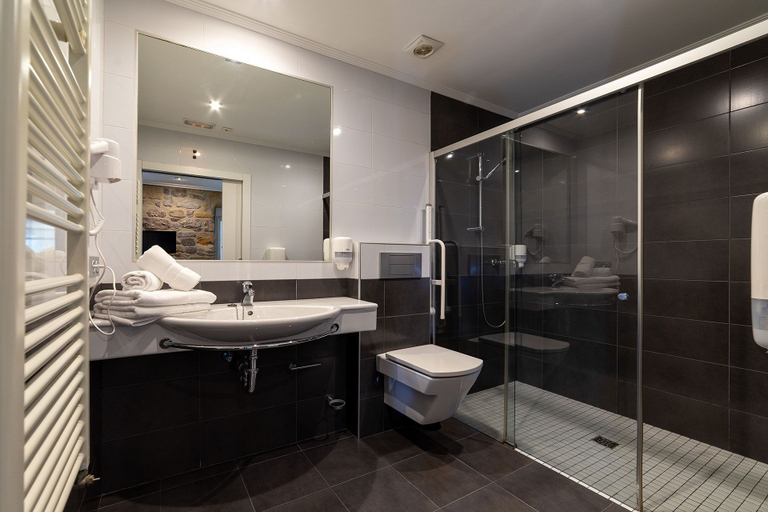Bathroom 4, Pension Aida, Guipúzcoa