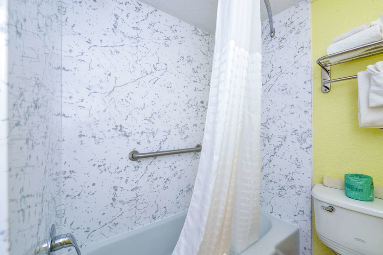 Bathroom 4, Rodeway Inn Orleans - Cape Cod, Barnstable