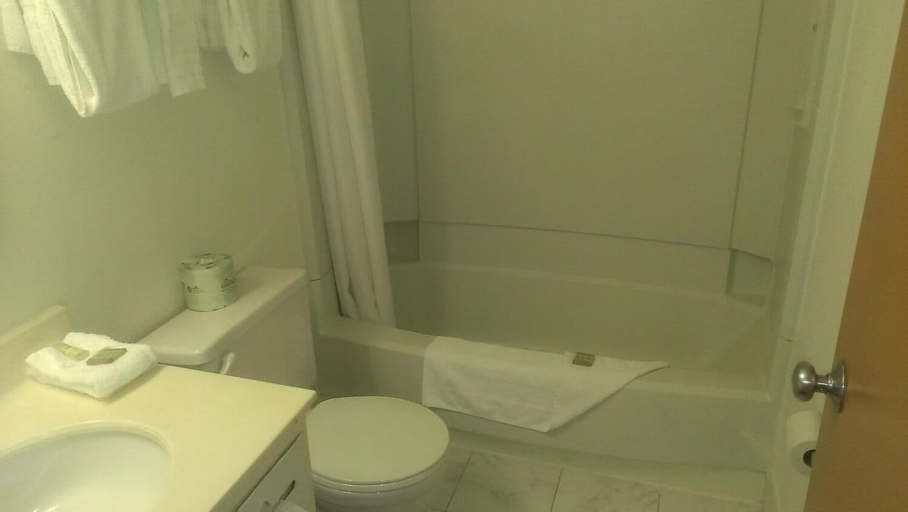 Bathroom 4, Quality Inn West Haven CT, New Haven