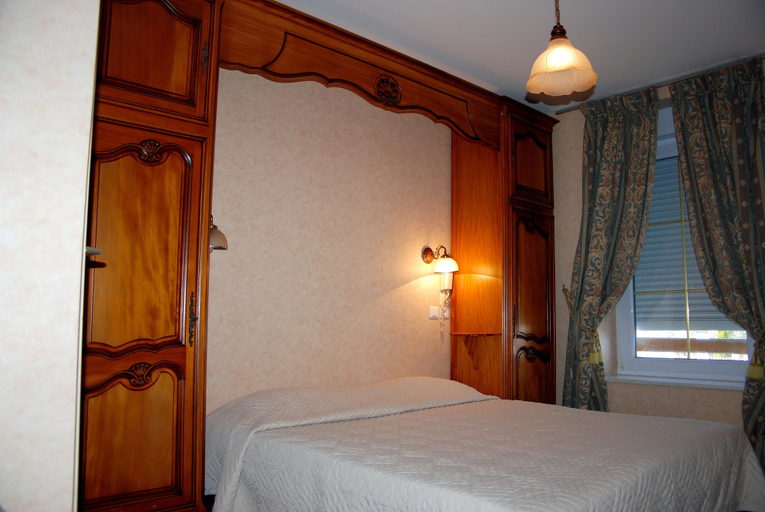 Bedroom 2, Hotel de France, Manche