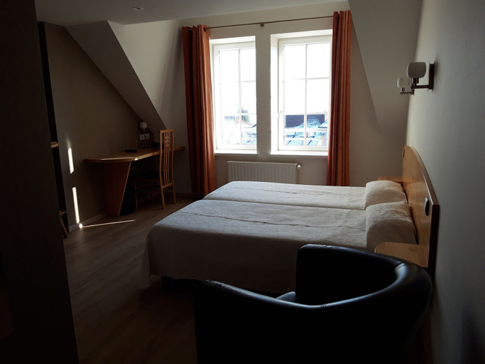 Bedroom 3, Hotel La Guimbarde, Doubs