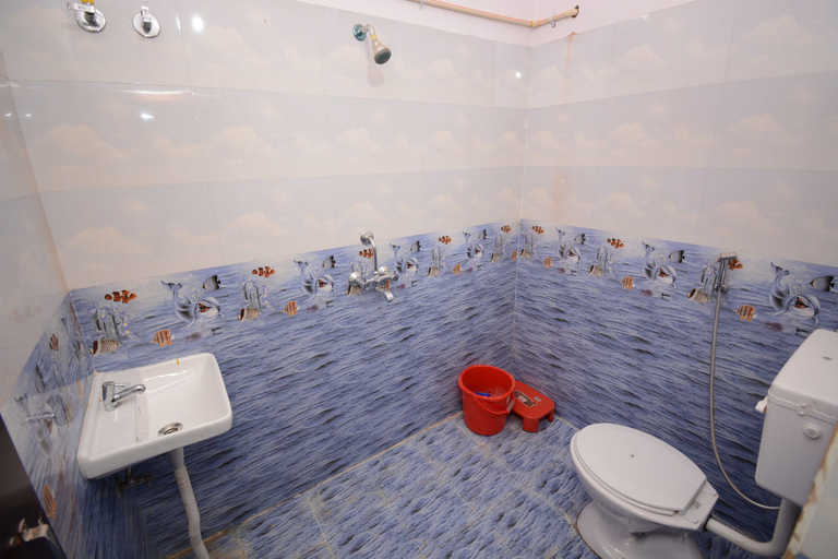 Bathroom, Hotel Kashi Khand, Varanasi