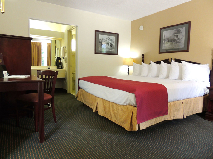 Bedroom 3, Carmel Inn & Suites, Lafourche