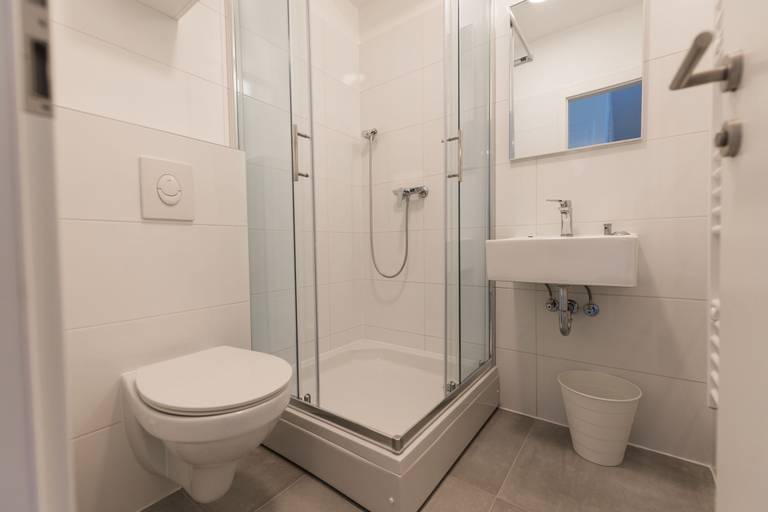 Bathroom 3, King's Street Apartments, Zagreb