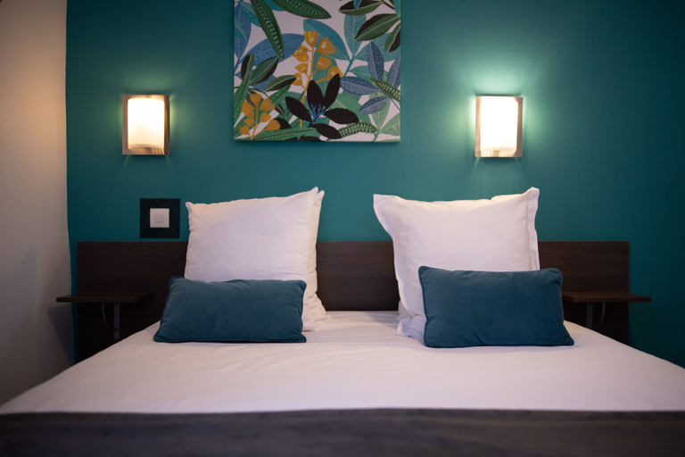 Bedroom 3, Hotel de Normandie, Rhône