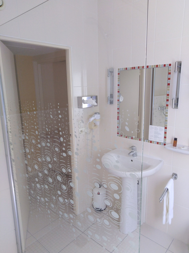 Bathroom 5, Hotel Astoria, Loire