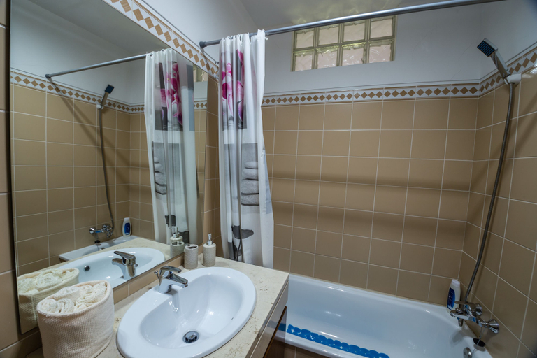 Bathroom 3, Casa do Rio, Penafiel