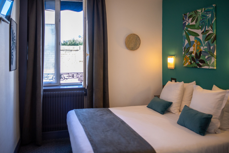 Bedroom 3, Hotel de Normandie, Rhône