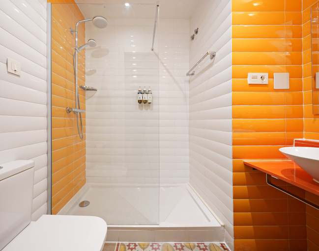 Bathroom 4, Numa Barcelona Roca, Barcelona