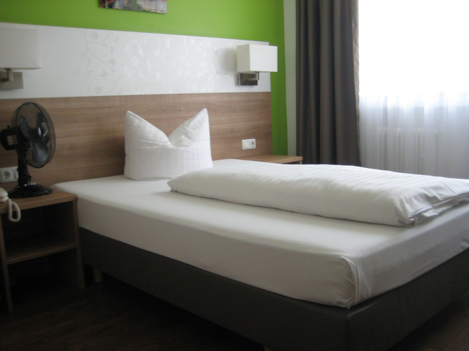 Bedroom 5, Hotel S16, München