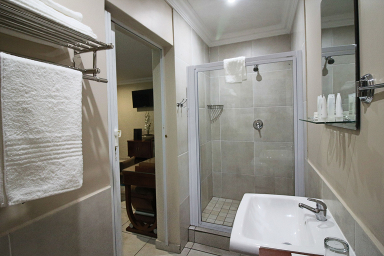 Bathroom 5, Lakeview Boutique Hotel & Conference Center, Ekurhuleni