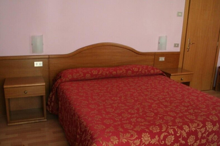 Bedroom 3, Hotel Fontanella, Trento
