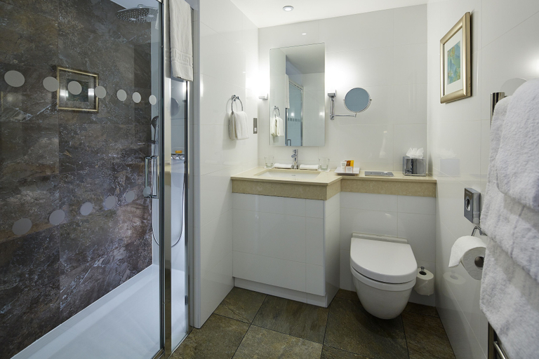 Bathroom 4, The Bull Hotel, Buckinghamshire